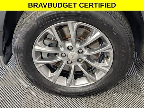 Used 2019 Jeep Cherokee Latitude Plus w/ Comfort/Convenience Group AWD/4WD image 8