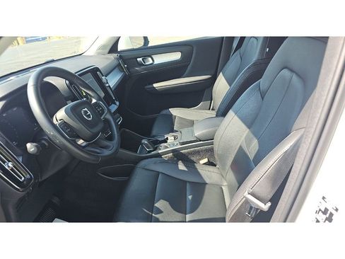 Used 2021 Volvo XC40 T5 Momentum AWD/4WD image 2