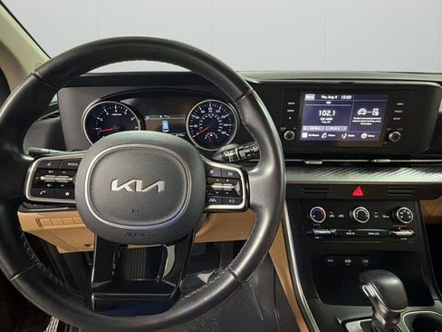 Used 2024 Kia Carnival LX FWD image 22
