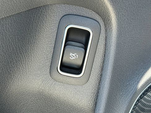 Used 2025 Mercedes-Benz CLA 250 image 17
