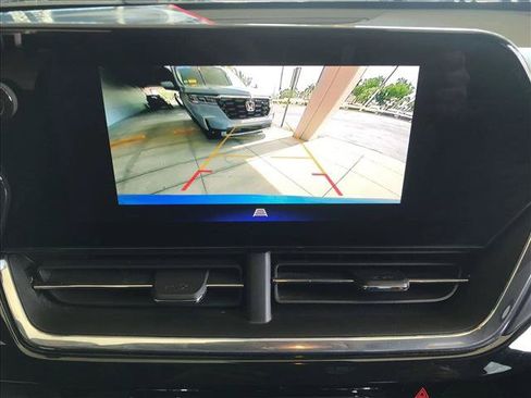 Used 2025 Chevrolet Trax RS w/ Driver Confidence Package FWD image 17