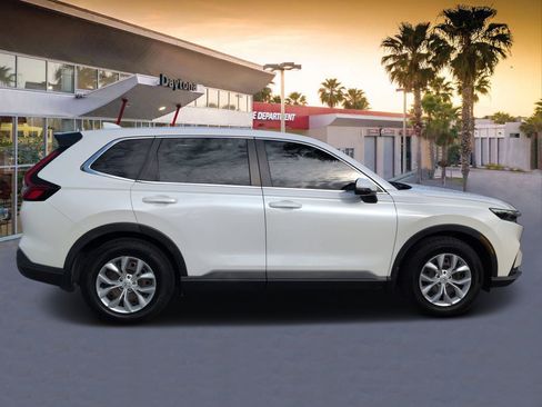 Used 2023 Honda CR-V LX image 2