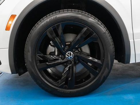 Used 2023 Volkswagen Tiguan SE R-Line FWD image 2