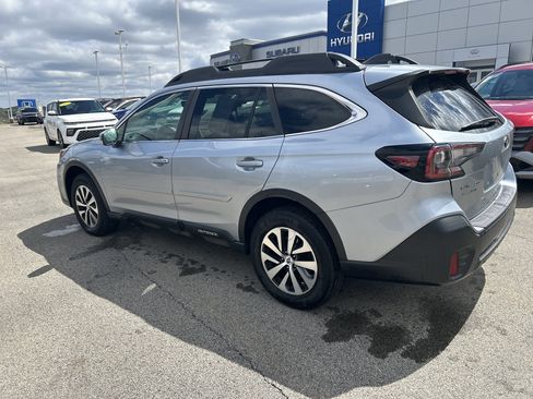 Used 2022 Subaru Outback Premium image 16