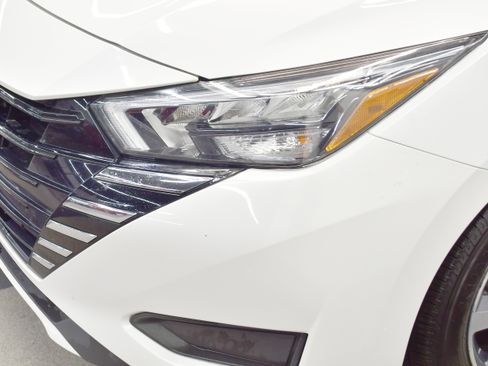 Used 2025 Nissan Versa SV FWD image 32