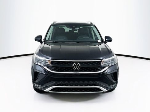 Used 2023 Volkswagen Taos SE w/ Black Wheel Package image 2