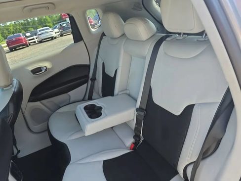 Used 2020 Jeep Compass Latitude FWD image 38