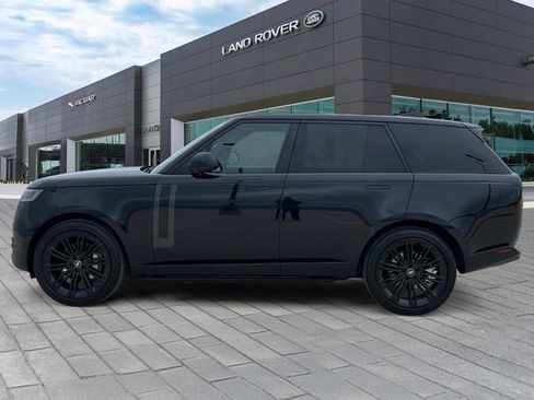 Used 2025 Land Rover Range Rover SE AWD/4WD image 2