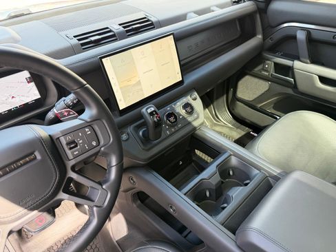 Used 2025 Land Rover Defender 110 AWD/4WD image 33