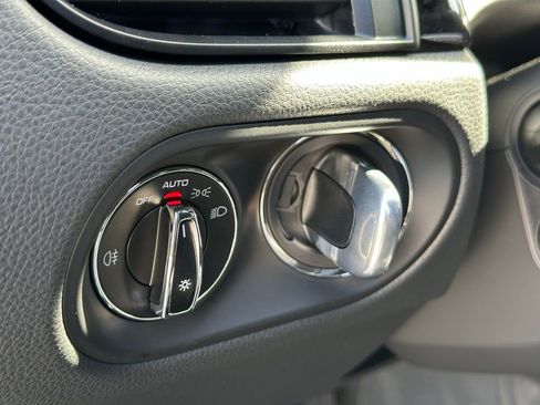 Certified 2025 Porsche Macan image 17