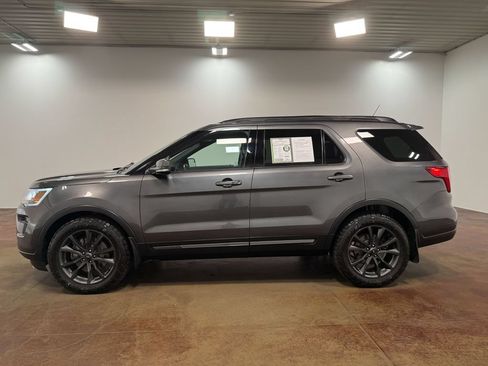 Used 2018 Ford Explorer XLT w/ Equipment Group 202A AWD/4WD image 6