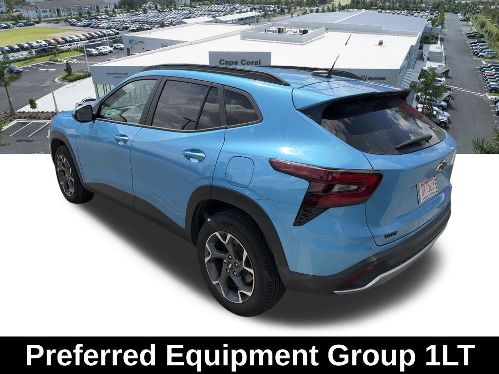 Used 2025 Chevrolet Trax LT w/ Driver Confidence Package FWD image 3