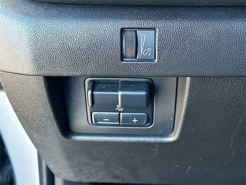 Used 2023 Chevrolet Colorado LT w/ LT Convenience Package II image 10