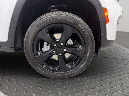 New 2025 Jeep Grand Cherokee Altitude image 14