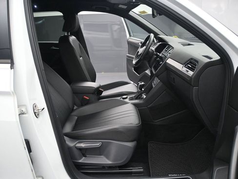 Certified 2022 Volkswagen Tiguan SE R-Line AWD/4WD image 19