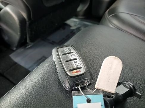 Used 2019 Chrysler Pacifica Touring-L image 28