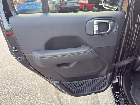 New 2025 Jeep Gladiator Sport image 19