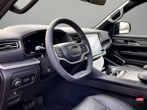 Used 2023 Jeep Wagoneer Series II w/ Premium Group I image 20