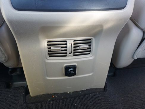 Used 2017 Nissan Titan SV image 15