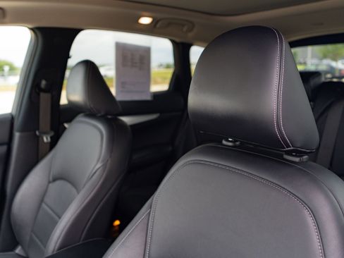 Used 2020 INFINITI QX50 Luxe w/ Navigation Package FWD image 11