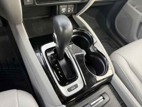 Used 2017 Honda Ridgeline RTL-E image 25