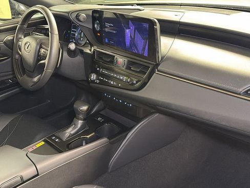 Used 2023 Lexus ES 300h Ultra Luxury w/ Accessory Package (Z2) image 11