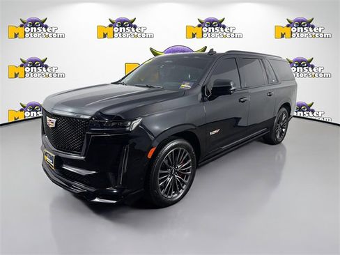 Used 2024 Cadillac Escalade ESV V image 1
