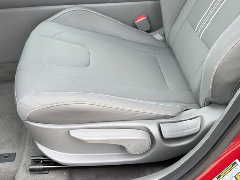 Used 2025 Hyundai Elantra SEL FWD image 14