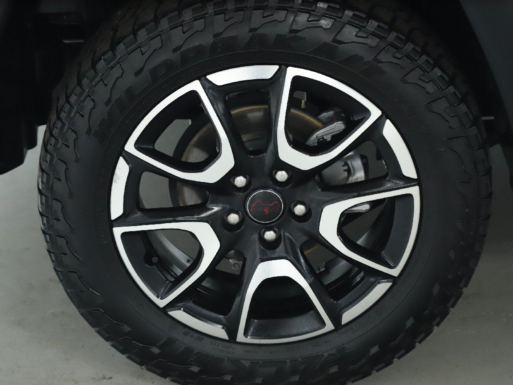 Used 2025 Jeep Compass Trailhawk AWD/4WD image 12