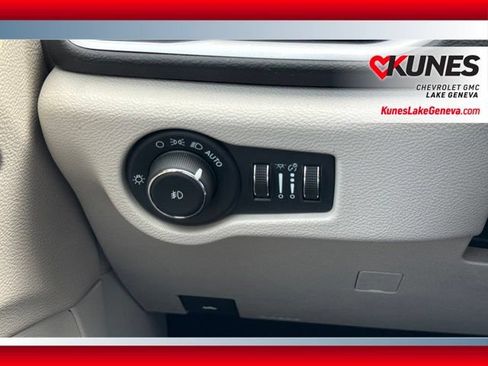 Used 2024 Chrysler Pacifica Touring-L FWD image 34