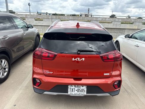 Used 2022 Kia Niro LXS FWD image 3
