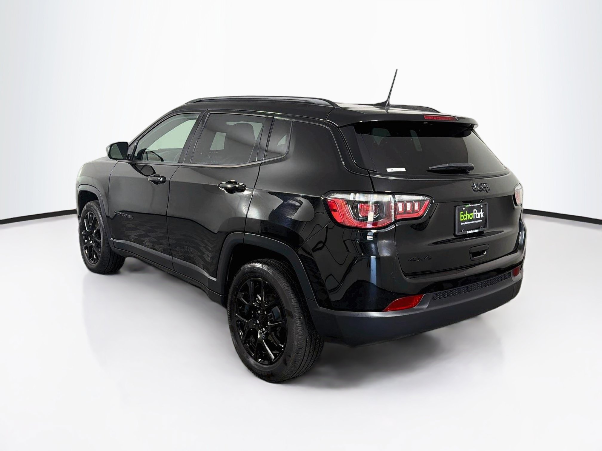 Used 2023 Jeep Compass Latitude AWD/4WD image 5