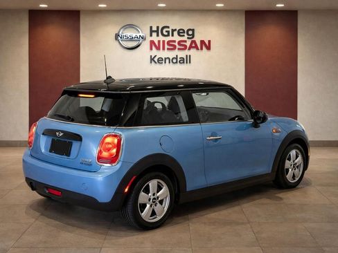 Used 2017 MINI Cooper 2-Door Hardtop FWD image 4