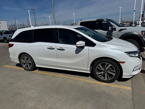 Used 2024 Honda Odyssey Touring image 2