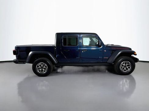 Used 2025 Jeep Gladiator Rubicon w/ Convenience Group AWD/4WD image 9