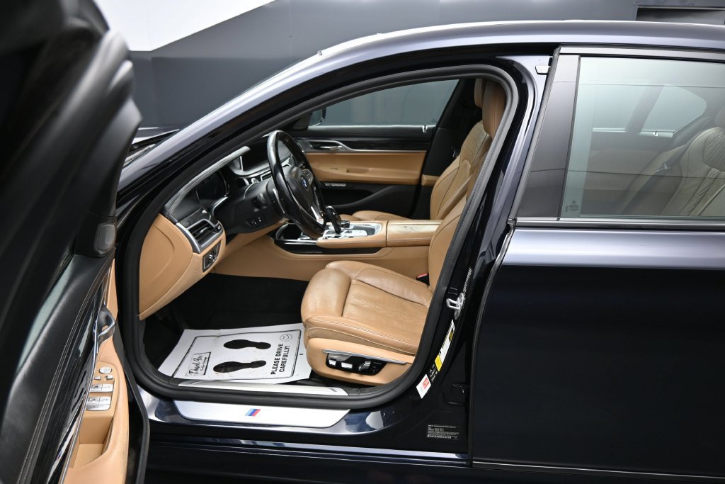 Used 2017 BMW 750i xDrive AWD/4WD image 9