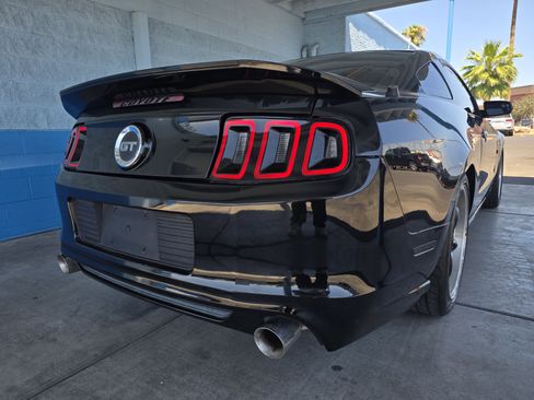 Used 2014 Ford Mustang GT RWD image 2