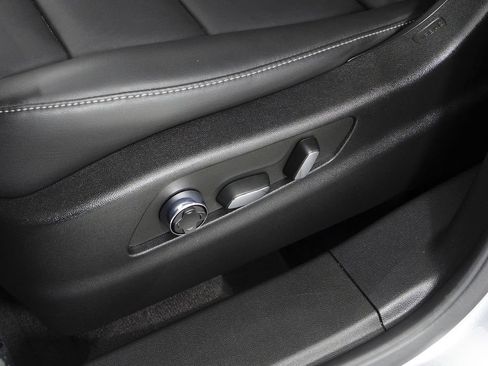 Used 2025 Cadillac XT4 Premium Luxury FWD image 23