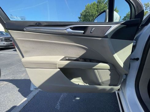 Used 2018 Ford Fusion SE FWD image 17