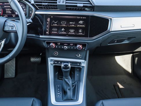 New 2025 Audi Q3 2.0T Premium image 16