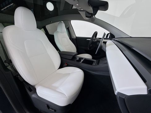 Used 2023 Tesla Model Y Long Range image 25