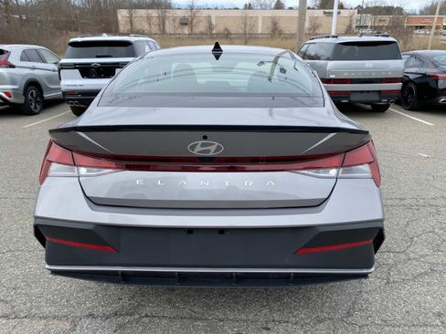 Used 2025 Hyundai Elantra Sport FWD image 4