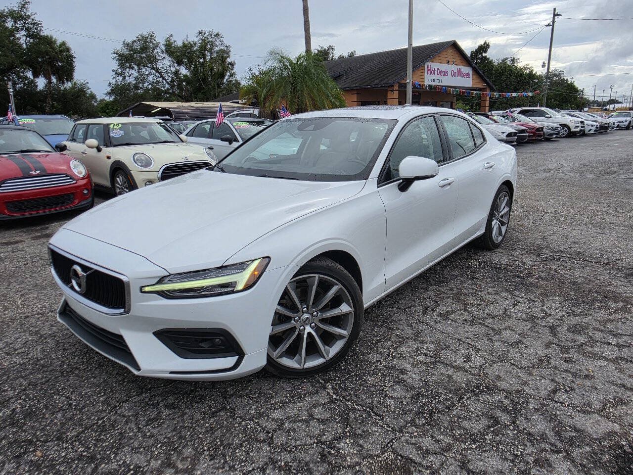 Used 2021 Volvo S60 T5 Momentum w/ Premium Package FWD image 1