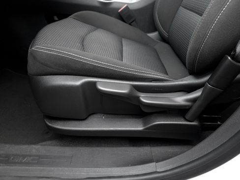 Used 2024 GMC Terrain SLE image 11