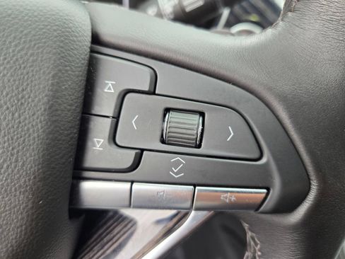 Used 2025 Cadillac XT6 Premium Luxury AWD/4WD image 18