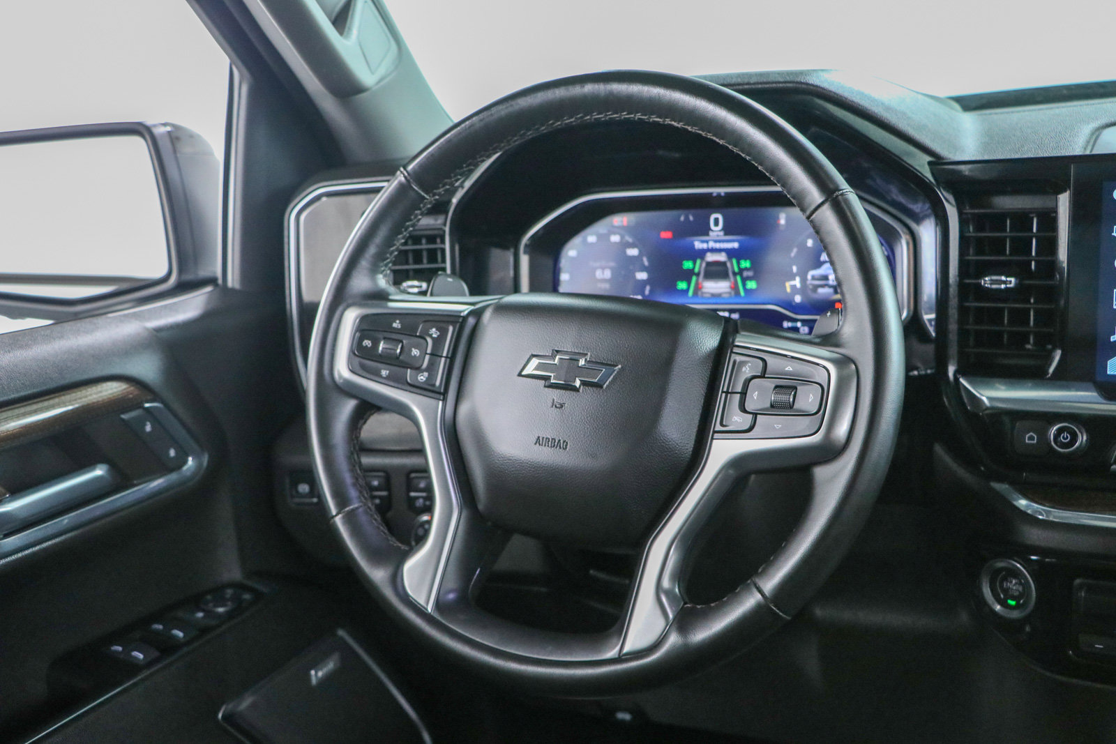 Used 2024 Chevrolet Silverado 1500 LT Trail Boss w/ LT Trail Boss Premium Package AWD/4WD image 13