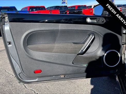 Used 2013 Volkswagen Beetle 2.0T image 17