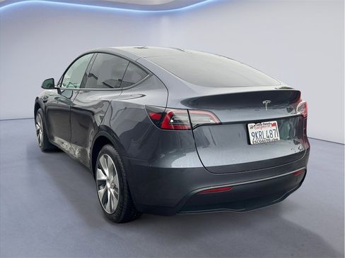 Used 2023 Tesla Model Y 2WD image 4