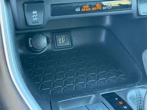 Used 2024 Toyota RAV4 XLE FWD image 19
