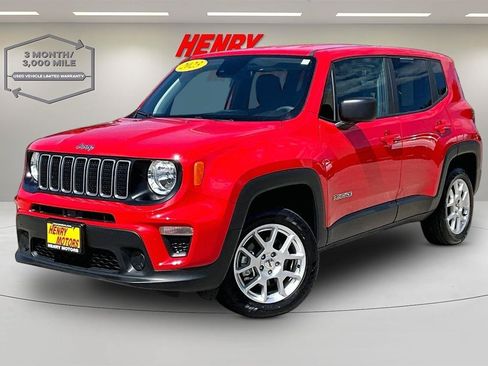 Used 2023 Jeep Renegade Latitude AWD/4WD image 3